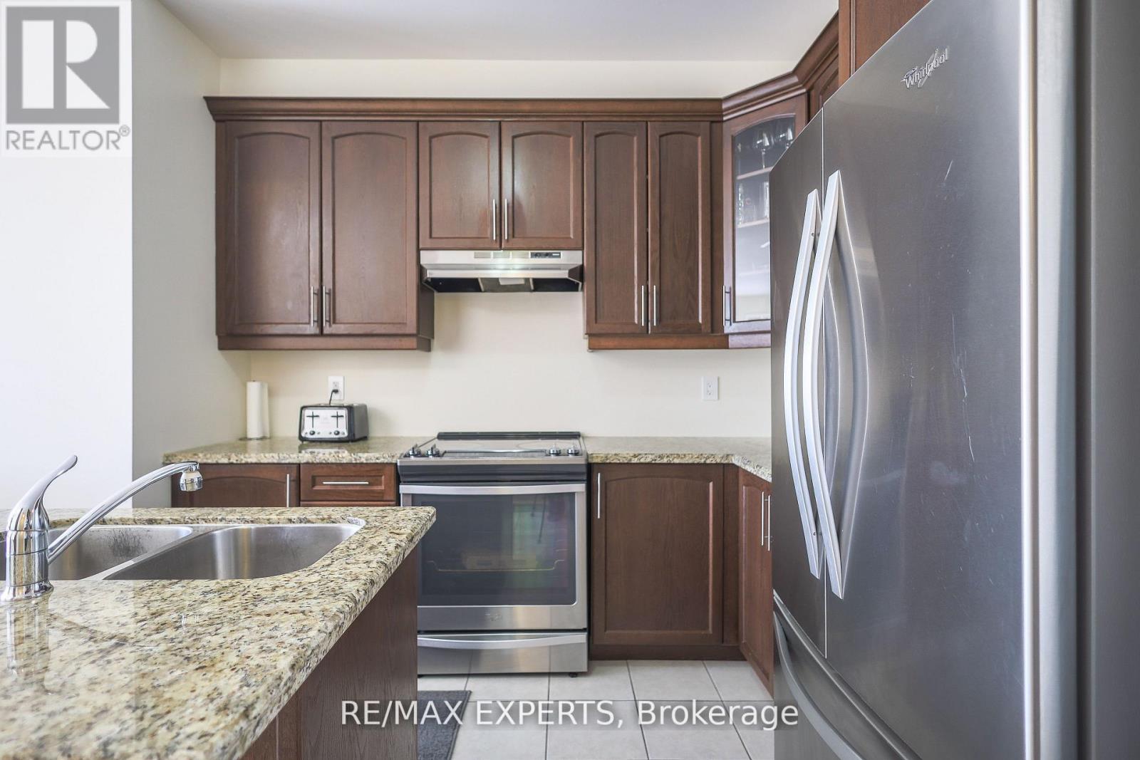 27 Hogan Manor Drive, Brampton, Ontario  L7A 4V3 - Photo 10 - W13753930