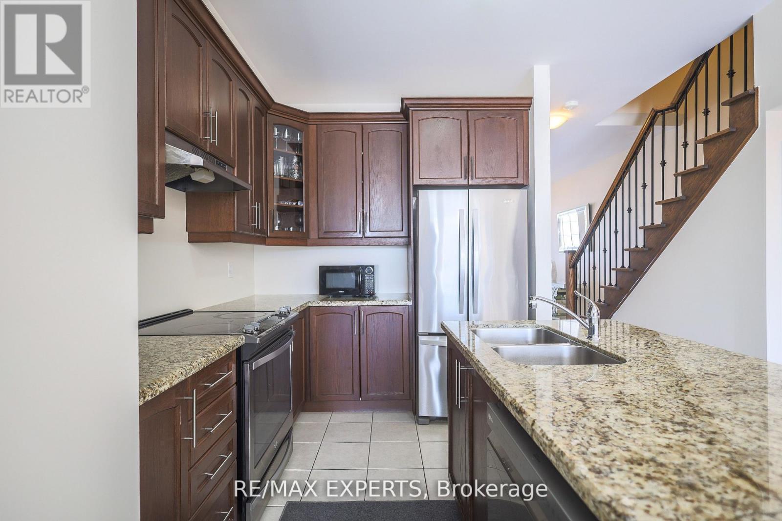 27 Hogan Manor Drive, Brampton, Ontario  L7A 4V3 - Photo 11 - W13753930