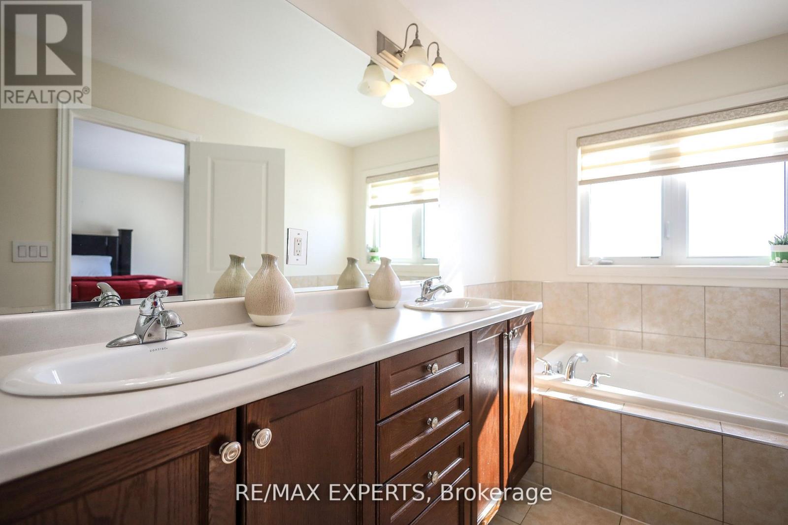 27 Hogan Manor Drive, Brampton, Ontario  L7A 4V3 - Photo 33 - W13753930