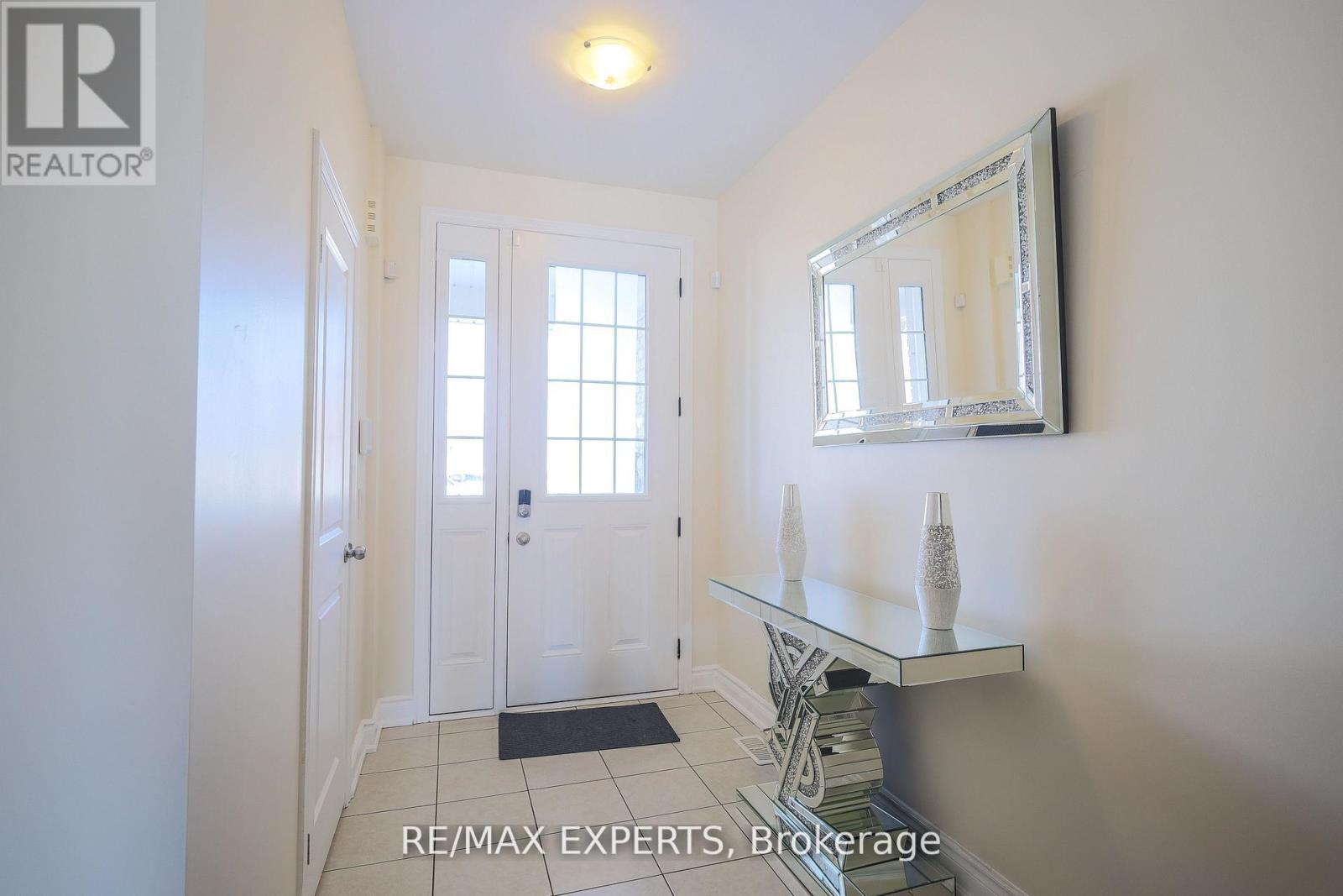 27 Hogan Manor Drive, Brampton, Ontario  L7A 4V3 - Photo 6 - W13753930