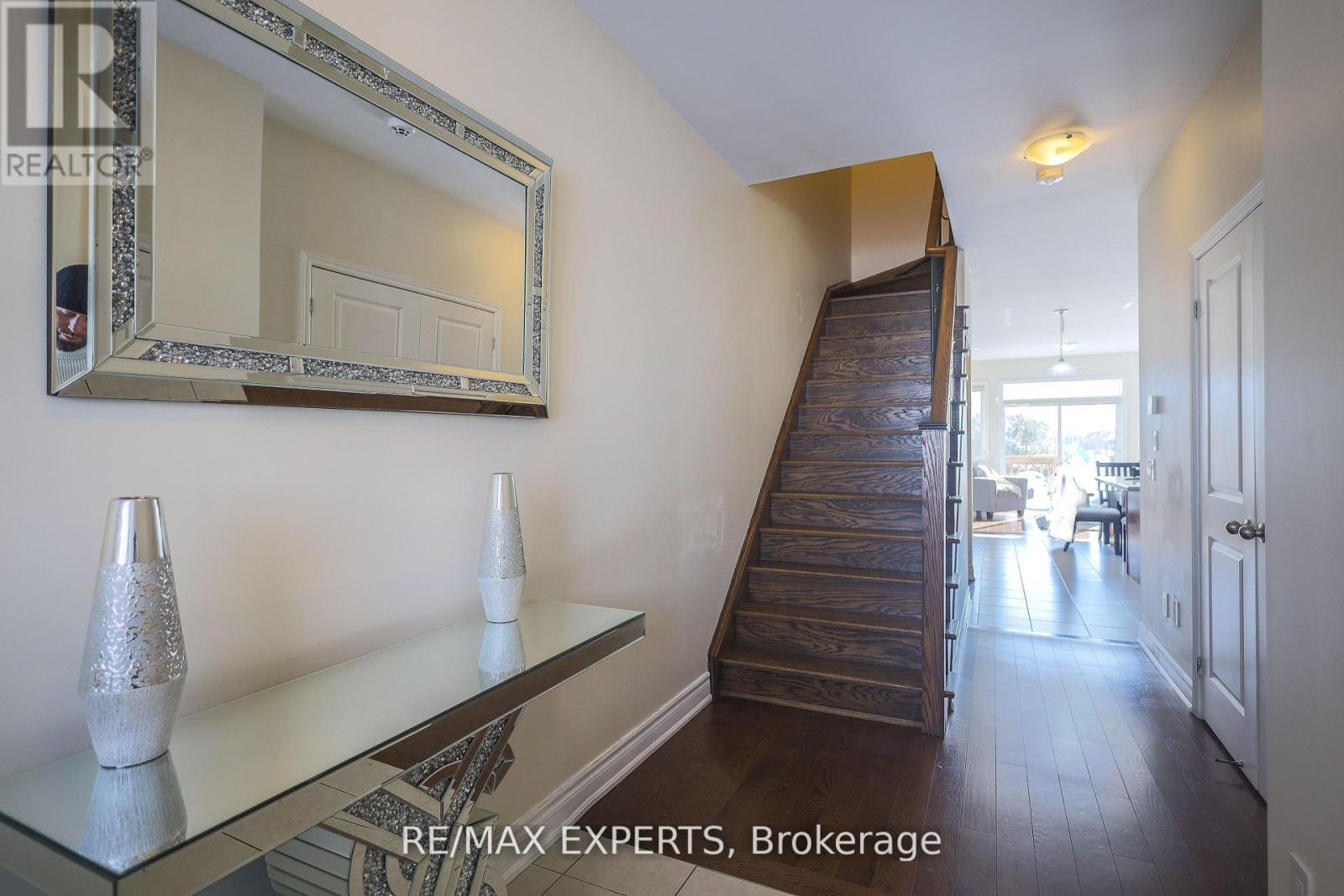 27 Hogan Manor Drive, Brampton, Ontario  L7A 4V3 - Photo 7 - W13753930