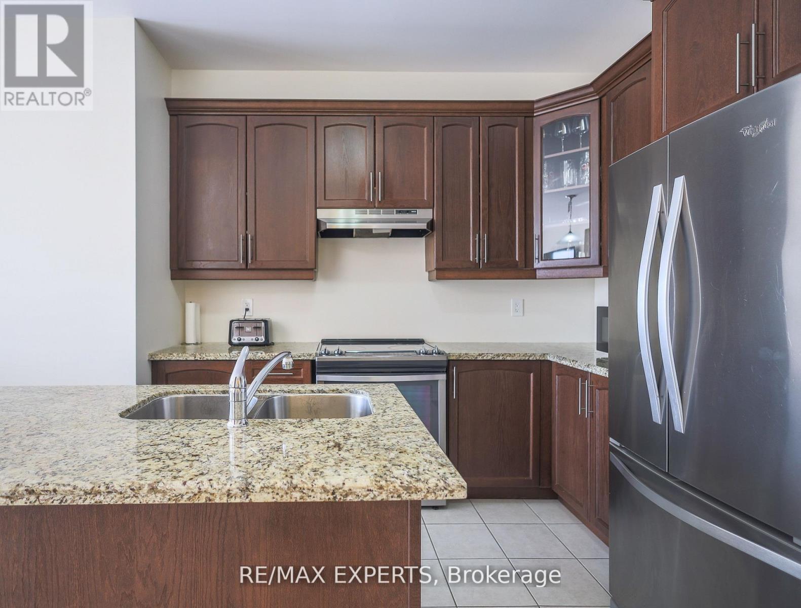27 Hogan Manor Drive, Brampton, Ontario  L7A 4V3 - Photo 9 - W13753930
