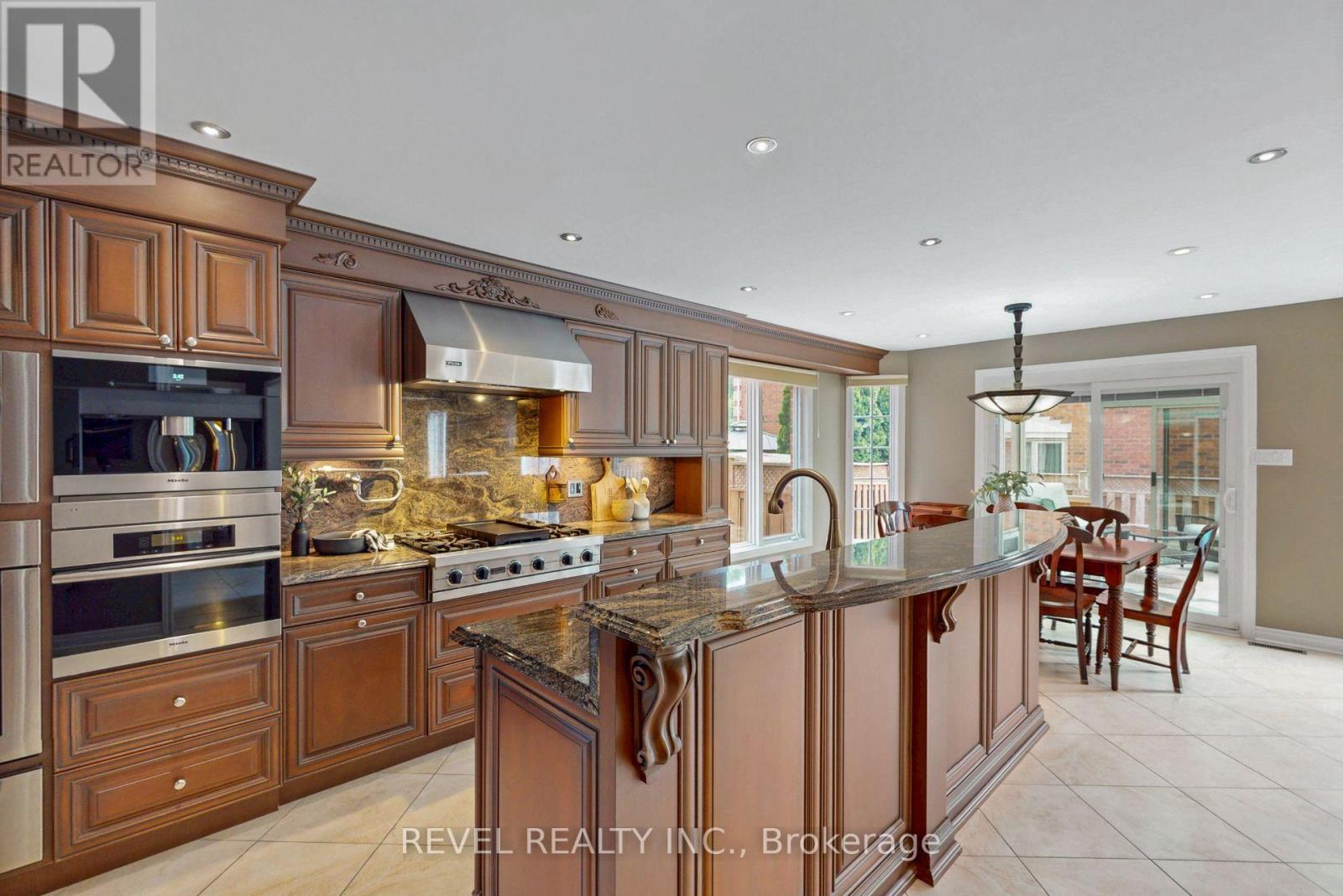 6872 Round Leaf Court, Mississauga, Ontario  L5N 6X6 - Photo 7 - W13753984