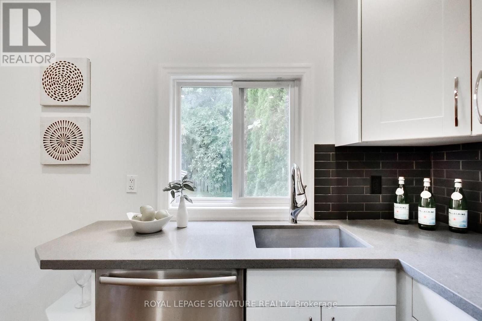 36 Criscoe Street, Toronto, Ontario  M6N 3Y9 - Photo 19 - W13754014