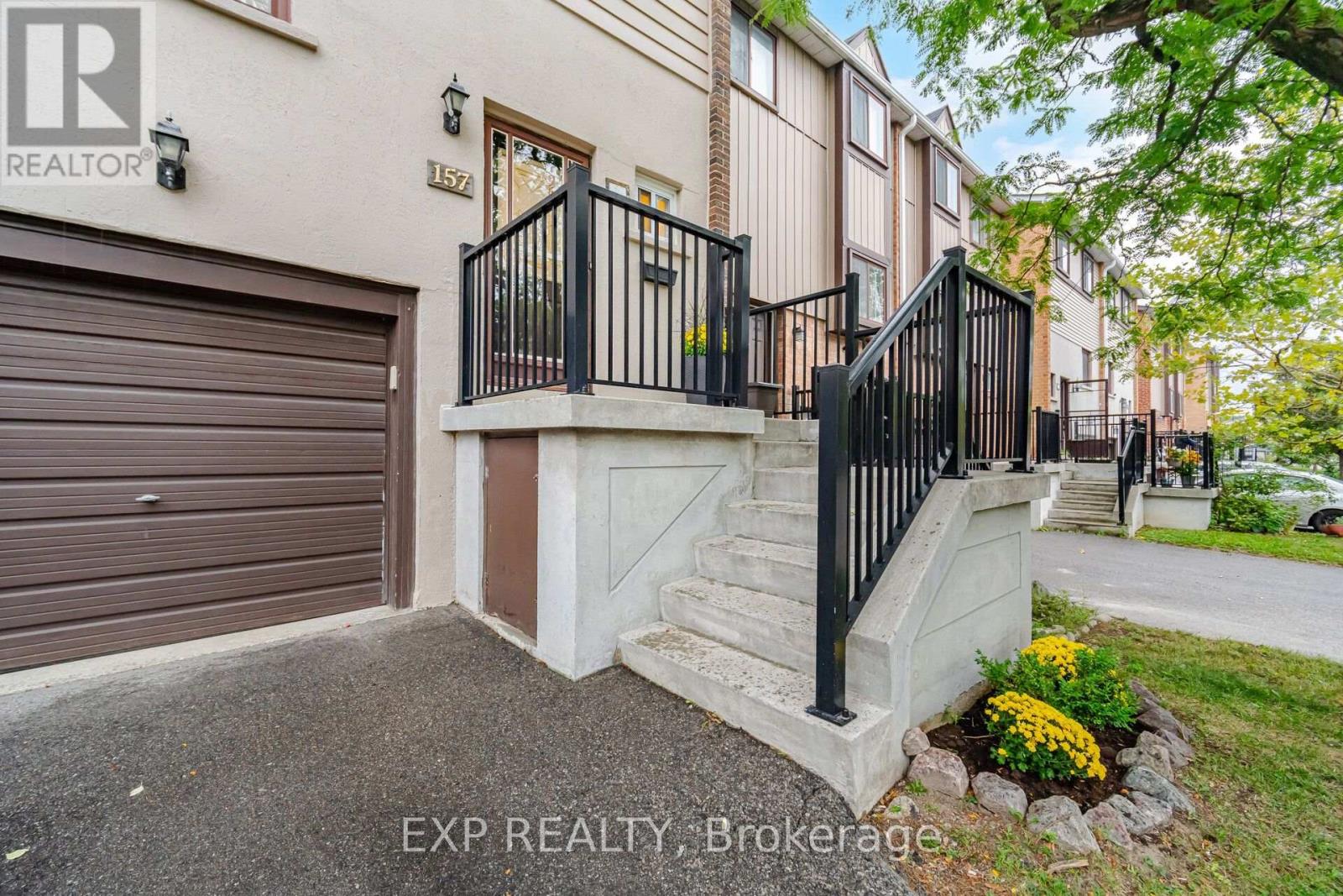 157 Moregate Crescent, Brampton, Ontario  L6S 3K9 - Photo 2 - W13754060