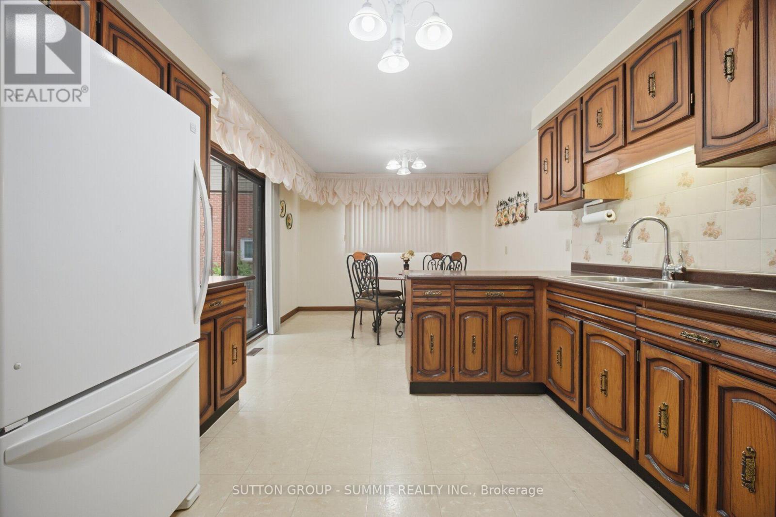 2222 Florian Road, Mississauga, Ontario  L5A 2M4 - Photo 14 - W13754072