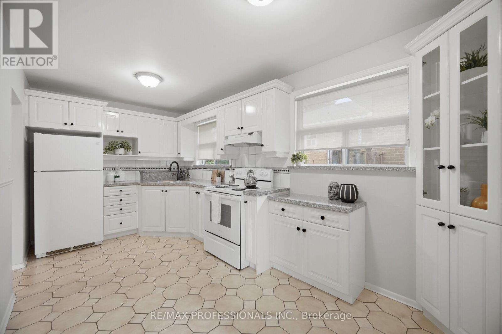 147 Chapman Road, Toronto, Ontario  M9P 1G2 - Photo 11 - W13754244