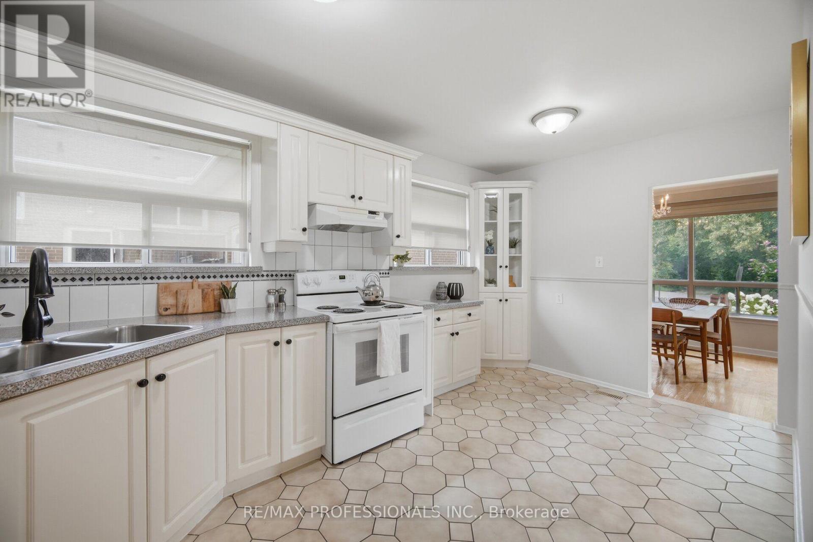 147 Chapman Road, Toronto, Ontario  M9P 1G2 - Photo 12 - W13754244