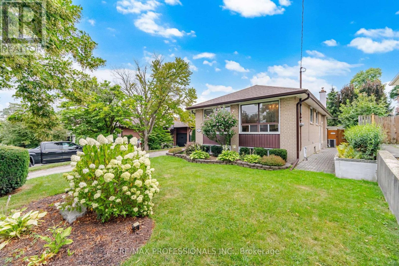 147 Chapman Road, Toronto, Ontario  M9P 1G2 - Photo 2 - W13754244