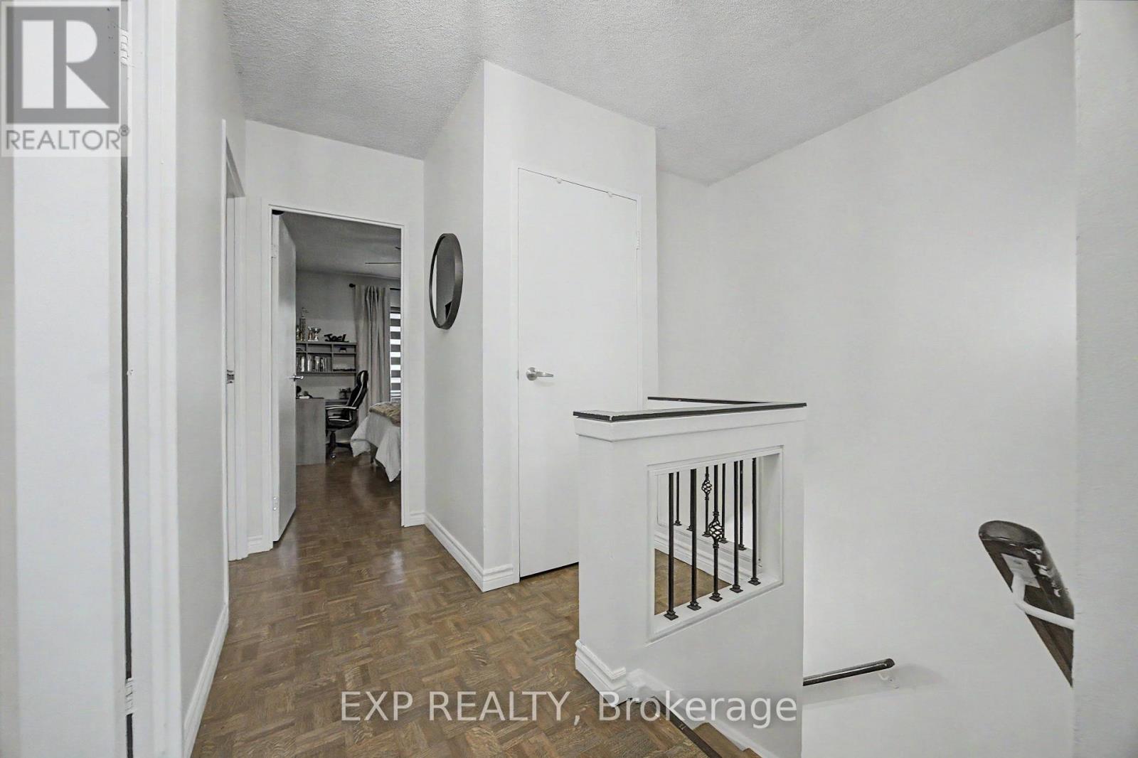 501 - 1000 Cedarglen Gate, Mississauga, Ontario  L5C 3Z5 - Photo 4 - W13754276