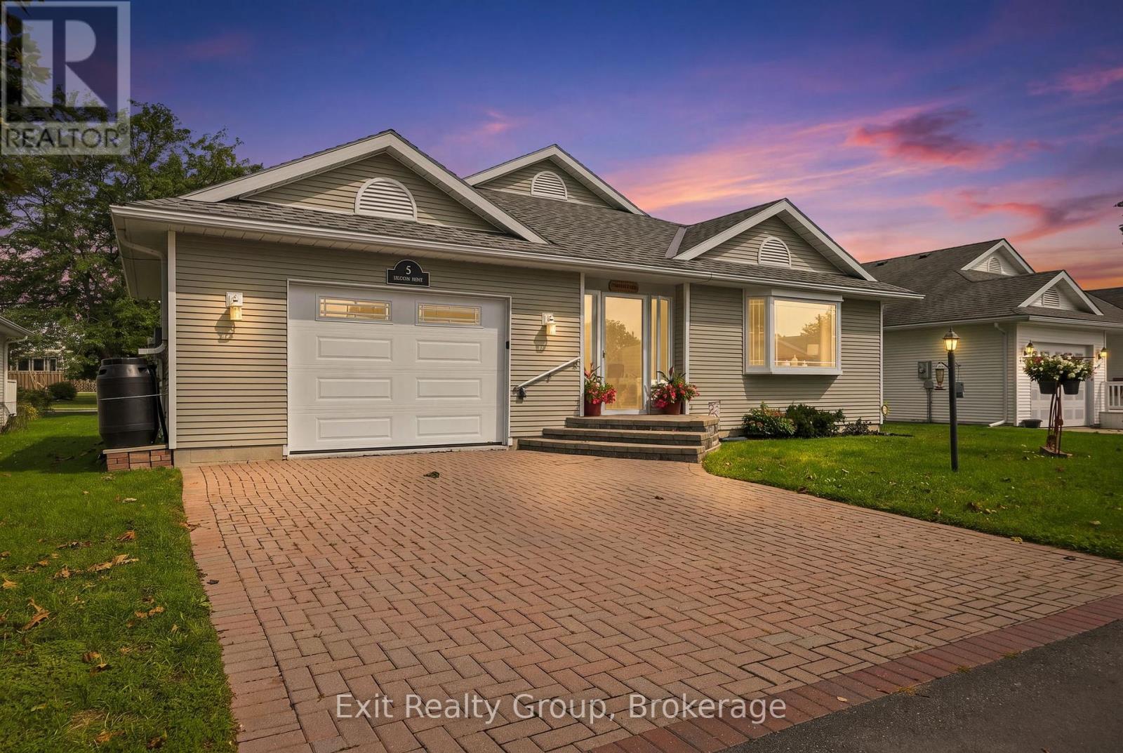 6 HERITAGE DRIVE, Prince Edward County, Ontario