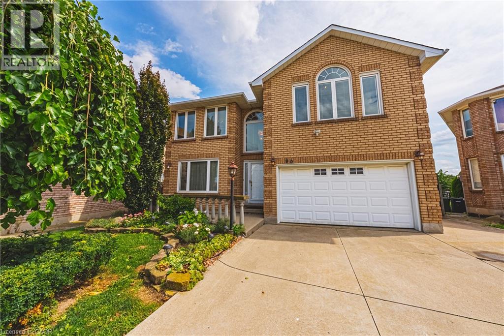 90 FAIRINGTON Crescent, Hamilton, Ontario