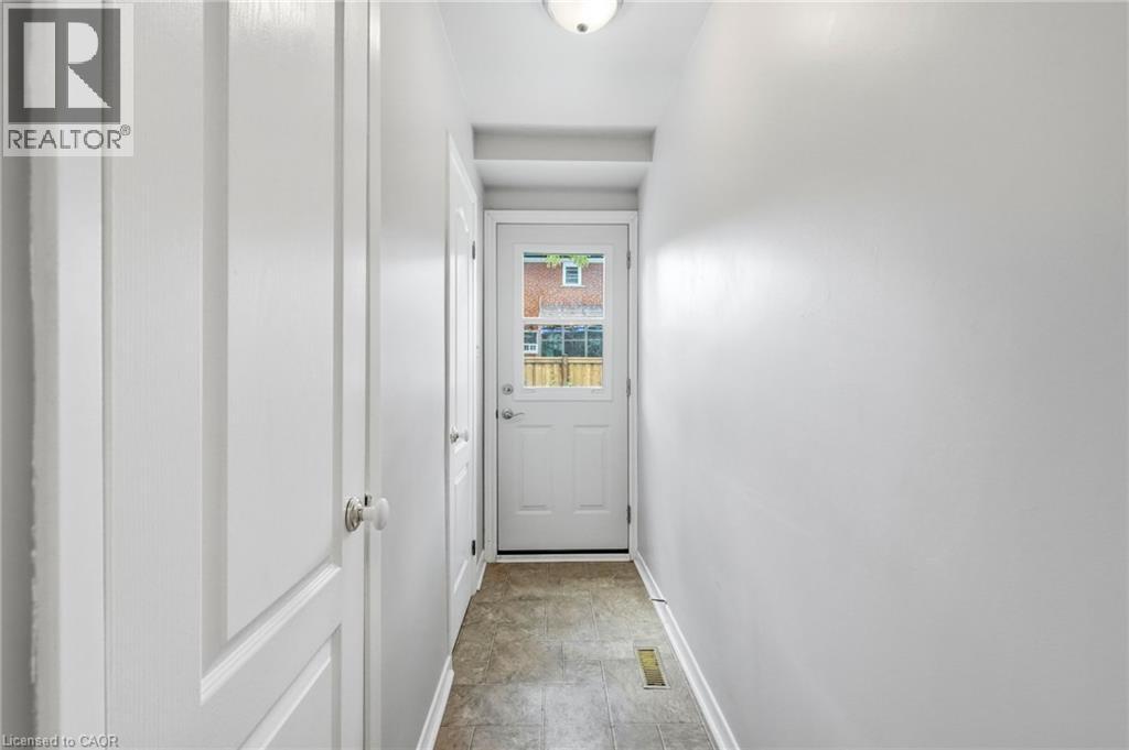 381 Clarksville Court, Mississauga, Ontario  L5A 1G7 - Photo 14 - 40859900