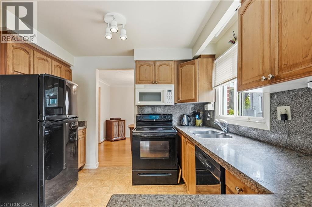 381 Clarksville Court, Mississauga, Ontario  L5A 1G7 - Photo 9 - 40859900