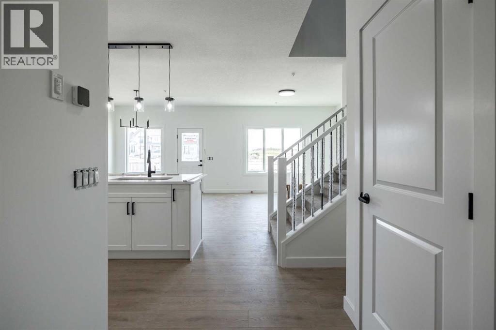 385 Sora Park SE, Calgary, Alberta  T3S 0L6 - Photo 2 - A2302959