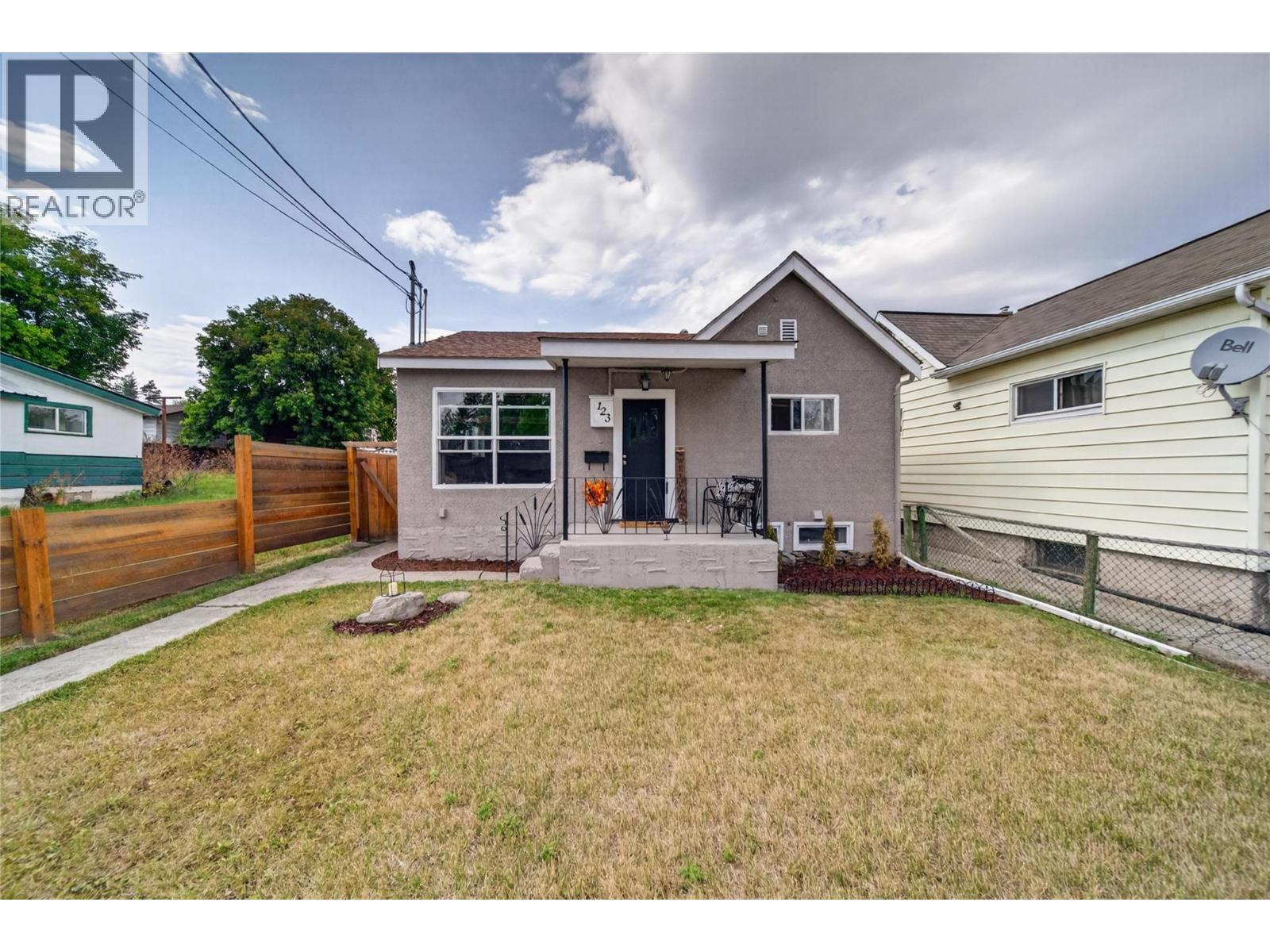 123 14th Avenue S, Cranbrook, British Columbia  V1C 2X1 - Photo 1 - 10399997