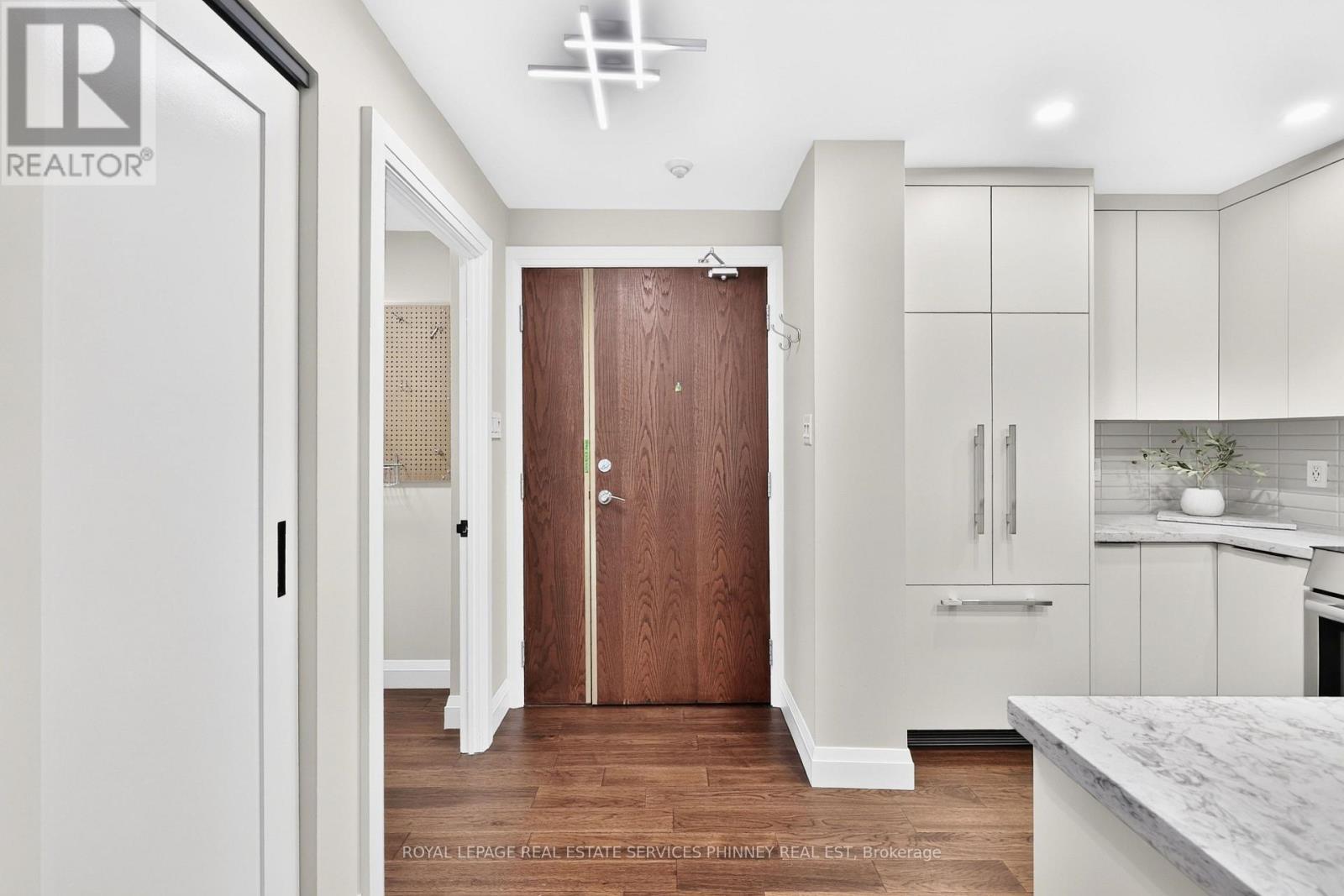 407 - 2511 Lakeshore Road W, Oakville, Ontario  L6L 6L9 - Photo 5 - W13577964