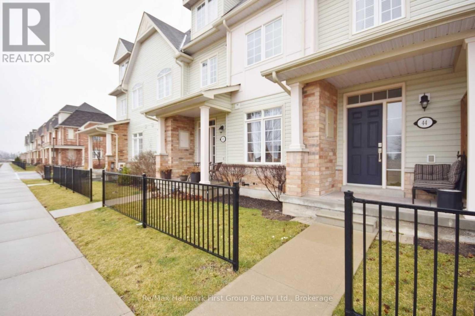 44 Wicker Park Way, Whitby, Ontario  L1R 0E1 - Photo 1 - E13754326