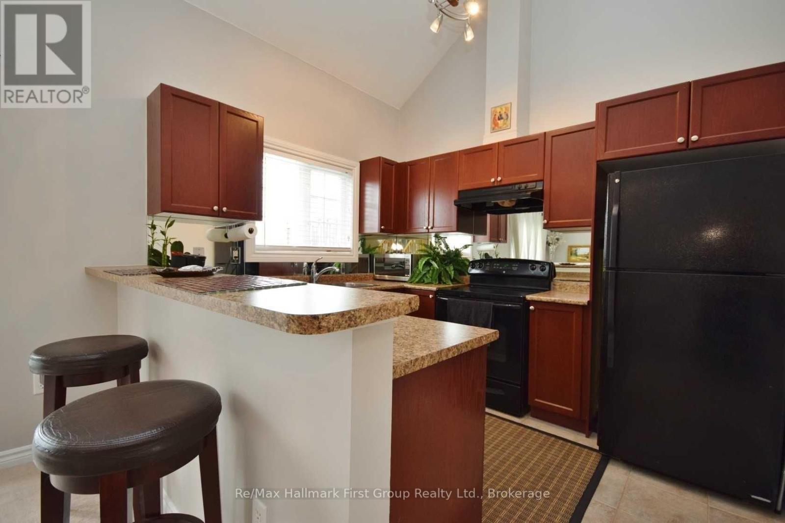 44 Wicker Park Way, Whitby, Ontario  L1R 0E1 - Photo 2 - E13754326