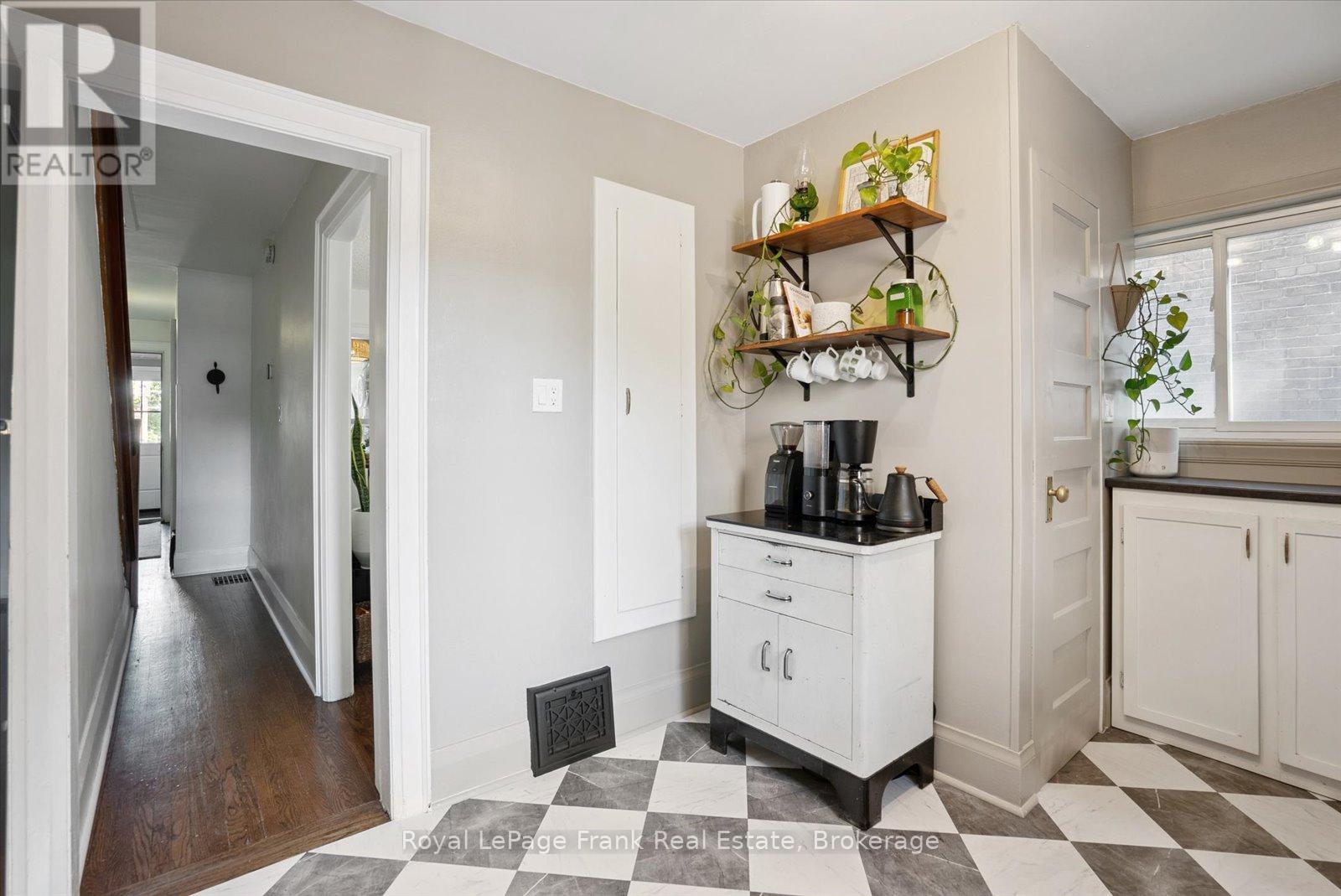 108 Greenwood Avenue, Toronto, Ontario  M4L 2P6 - Photo 16 - E13754330