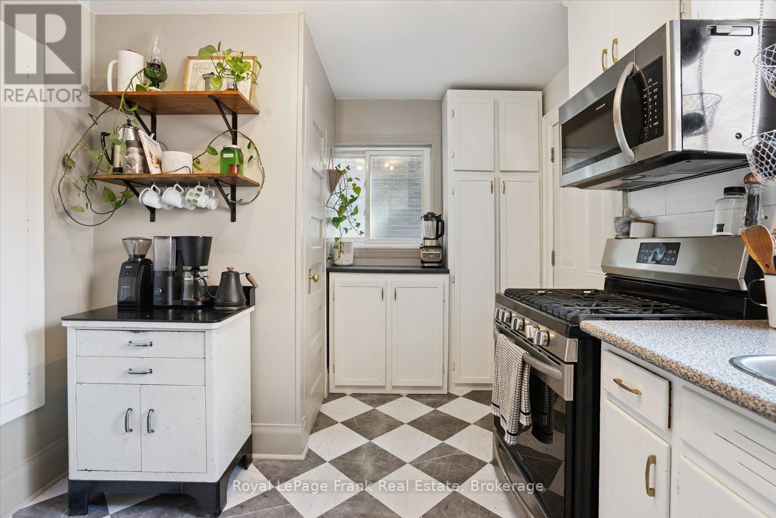 108 Greenwood Avenue, Toronto, Ontario  M4L 2P6 - Photo 17 - E13754330