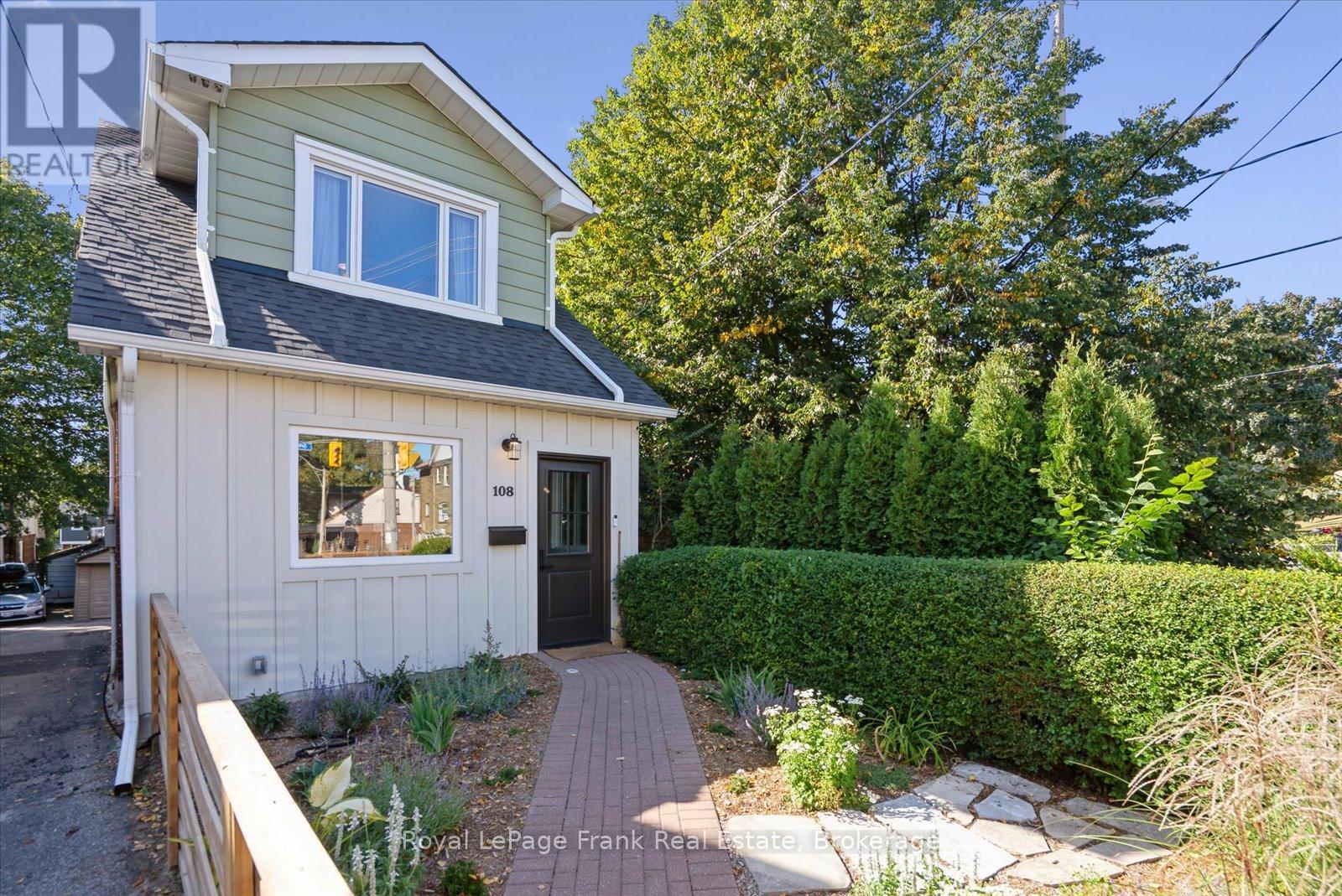 108 Greenwood Avenue, Toronto, Ontario  M4L 2P6 - Photo 3 - E13754330