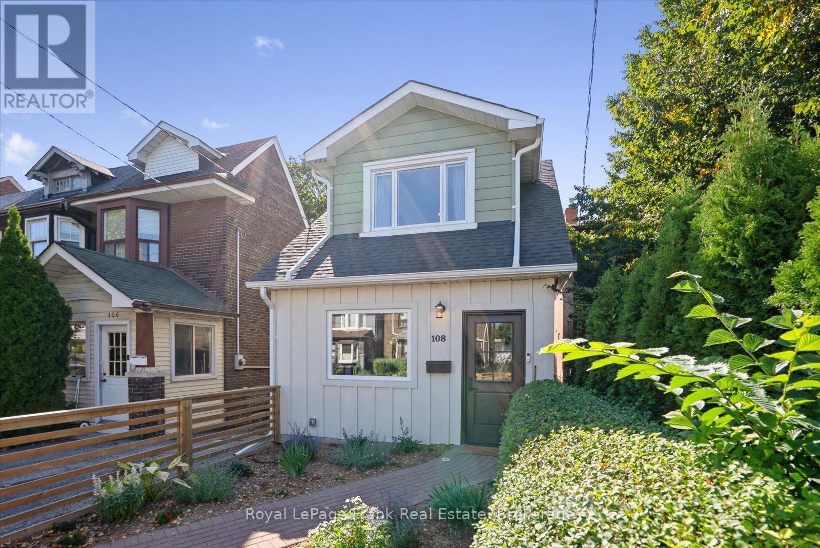 108 Greenwood Avenue, Toronto, Ontario  M4L 2P6 - Photo 4 - E13754330