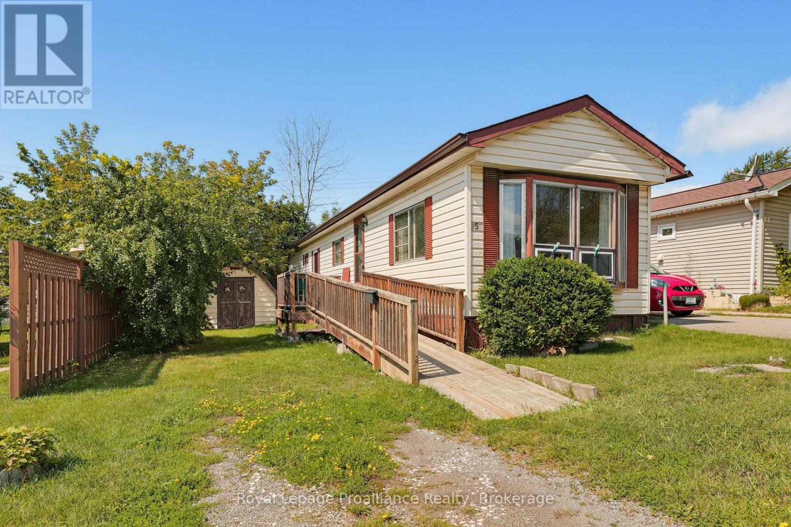 5 KENNETH BOULEVARD, Quinte West, Ontario