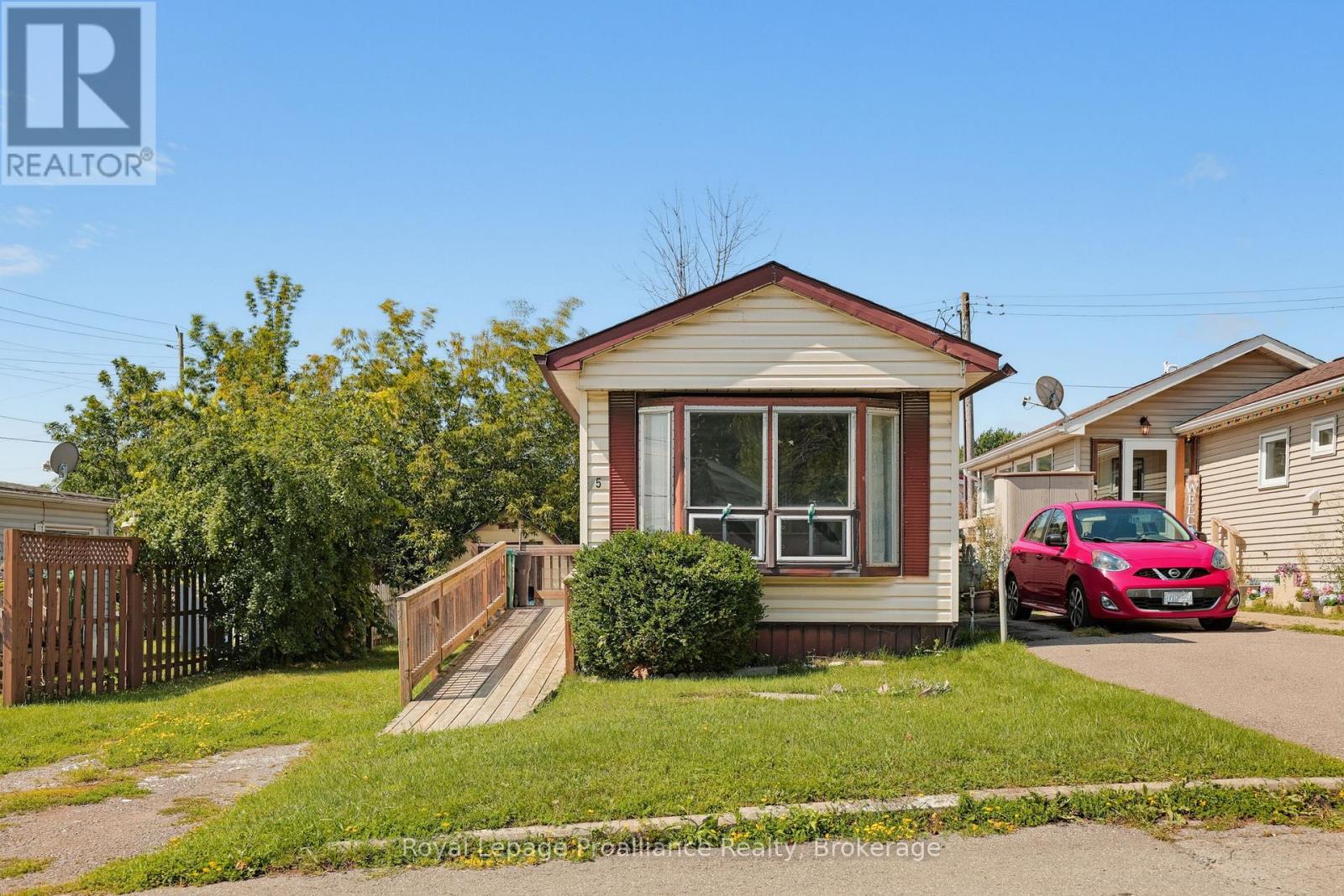 5 Kenneth Boulevard, Quinte West, Ontario  K8N 4Z3 - Photo 2 - X13754508