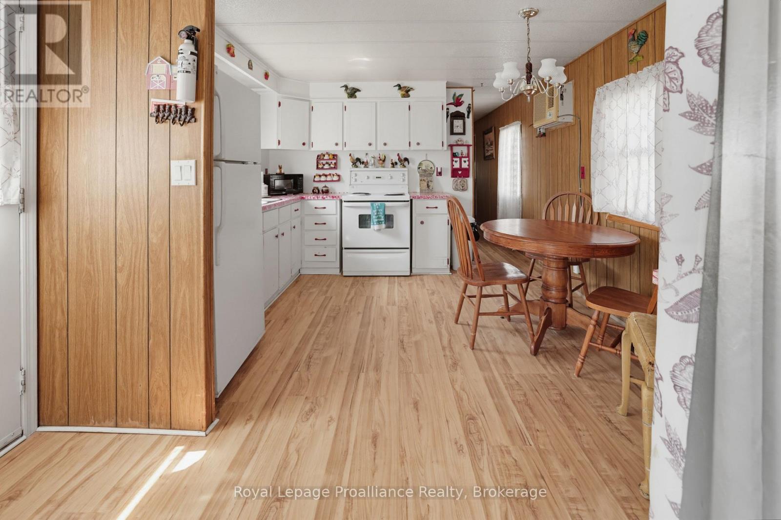 5 Kenneth Boulevard, Quinte West, Ontario  K8N 4Z3 - Photo 3 - X13754508