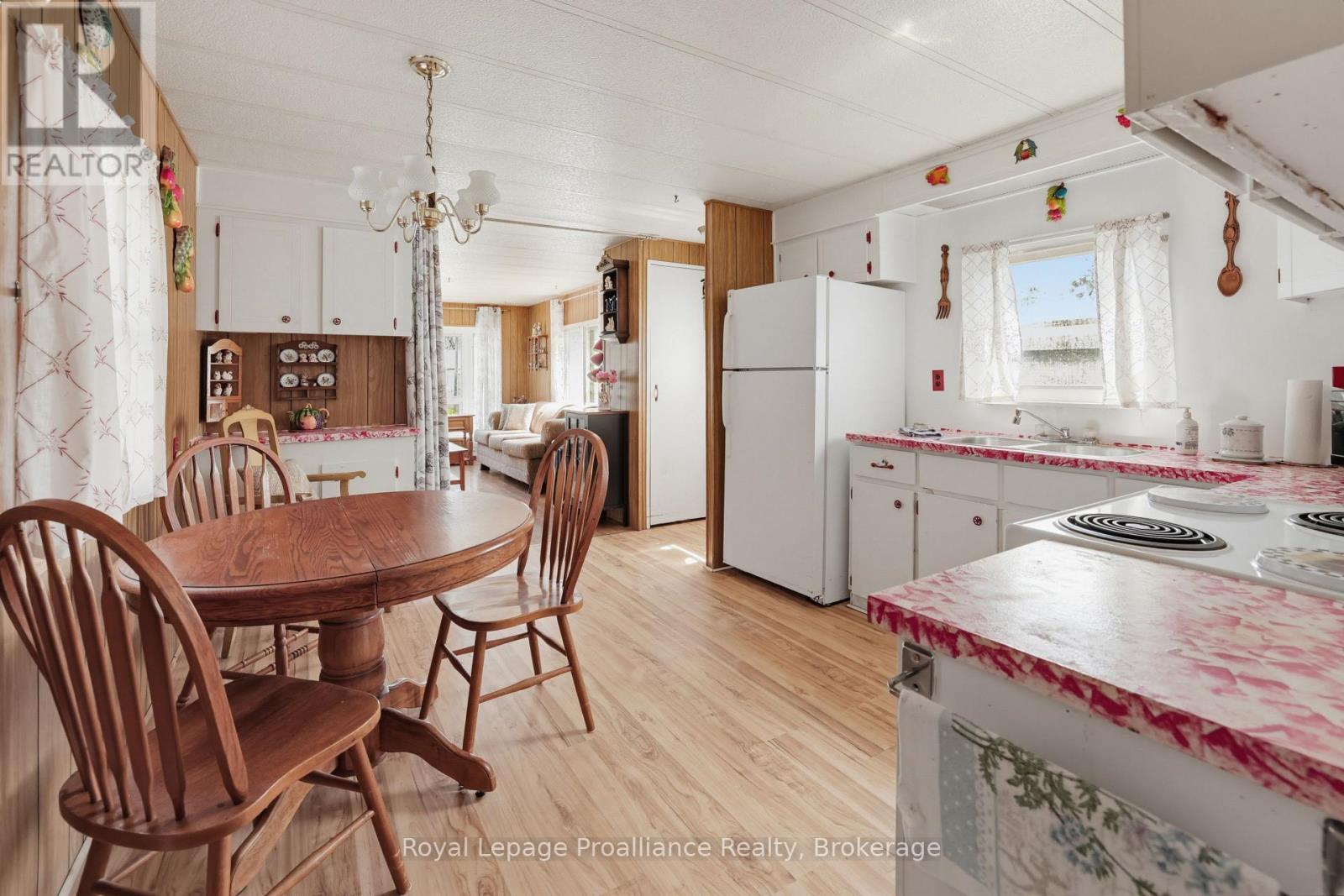 5 Kenneth Boulevard, Quinte West, Ontario  K8N 4Z3 - Photo 6 - X13754508