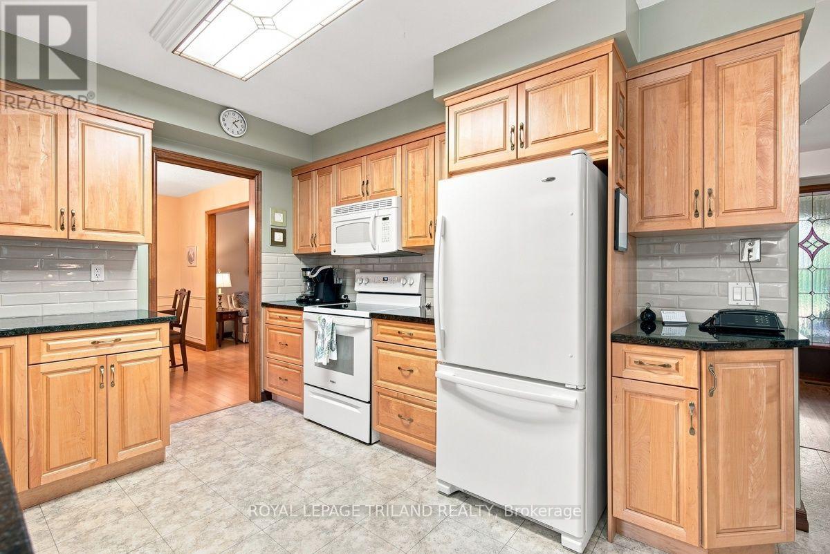 7 Glenview Crescent, London North, Ontario  N5X 2P8 - Photo 11 - X13754480