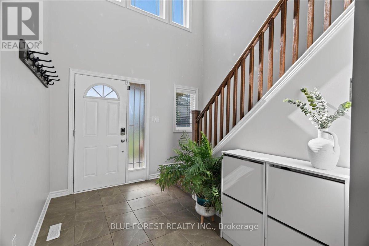 3317 Emily Carr Lane, London South, Ontario  N6L 0B3 - Photo 4 - X13754552