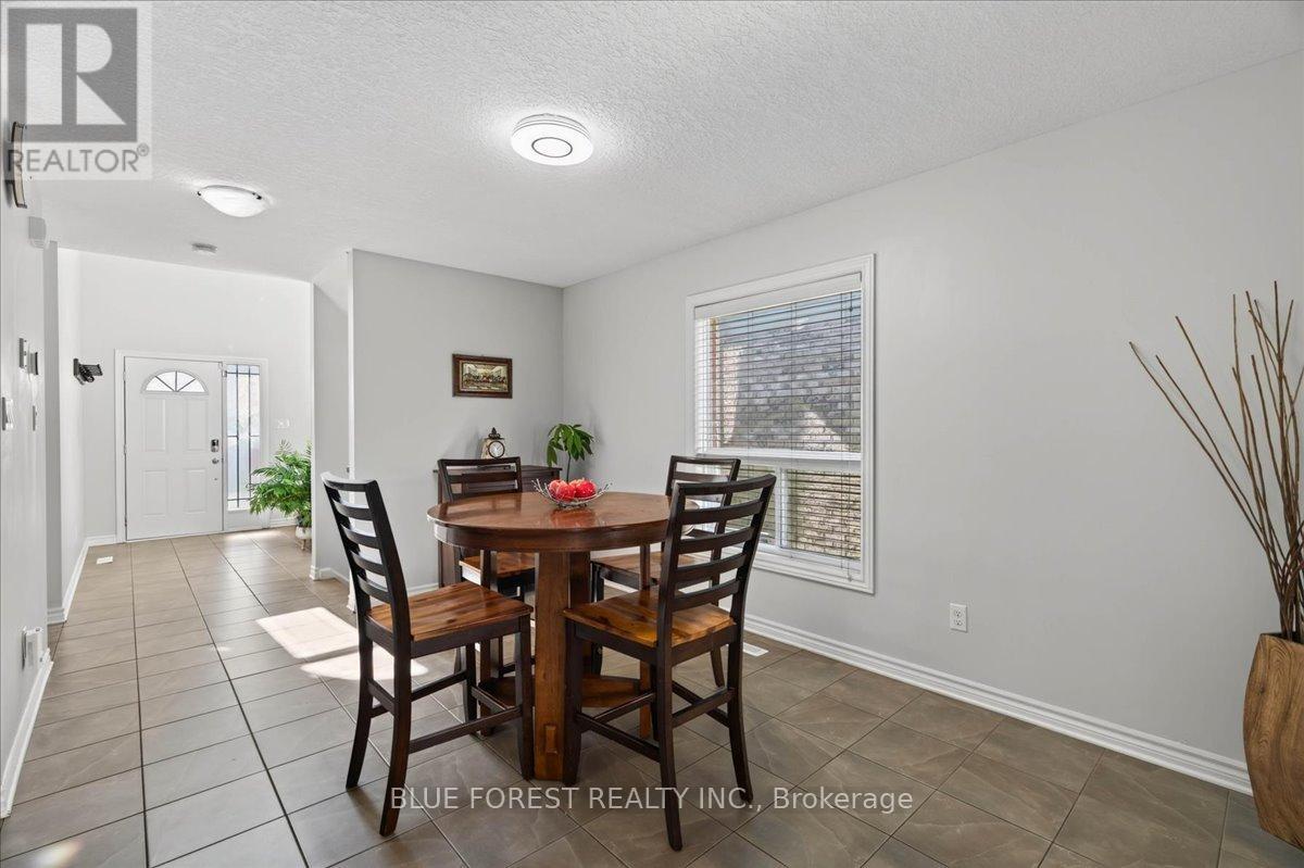 3317 Emily Carr Lane, London South, Ontario  N6L 0B3 - Photo 6 - X13754552