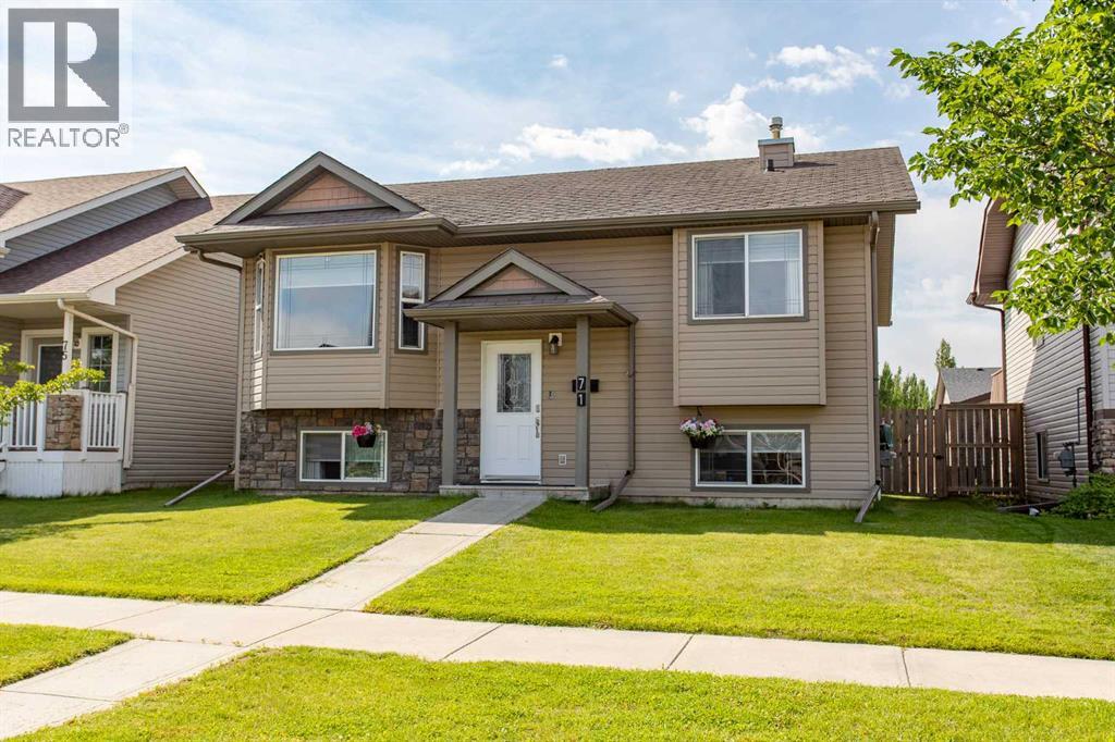 71 Vanier Drive, Red Deer, Alberta  T4R 0G3 - Photo 1 - A2343191