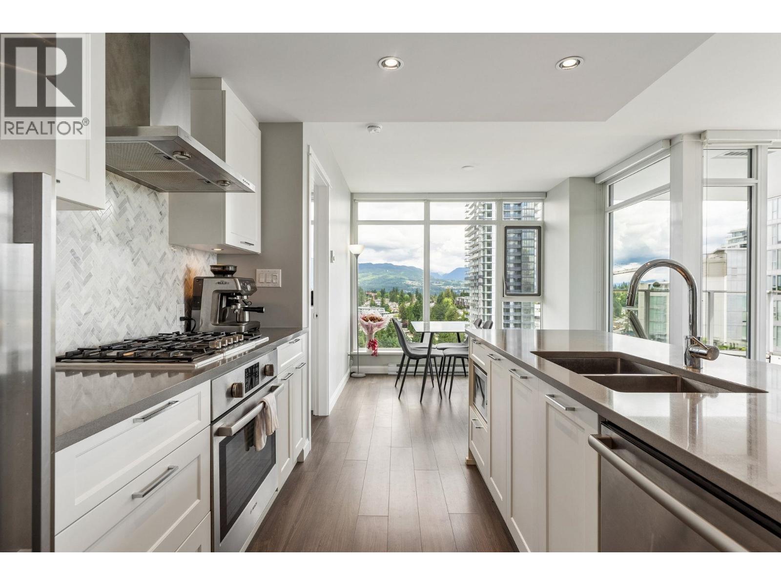 2107 520 Como Lake Avenue, Coquitlam, British Columbia  V3J 0E8 - Photo 2 - R3162102