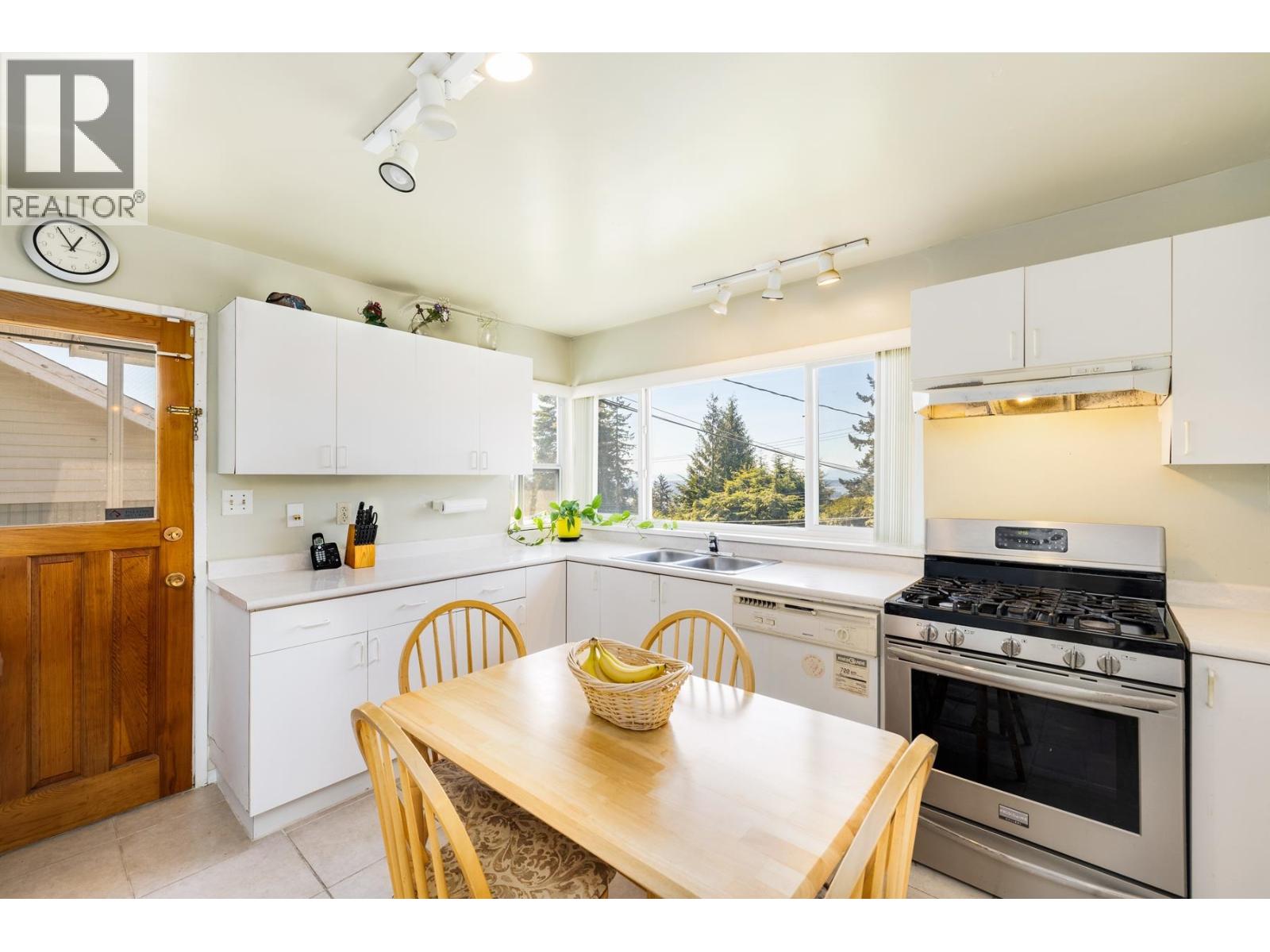 454 Monteray Avenue, North Vancouver, British Columbia  V7N 3G2 - Photo 10 - R3162139
