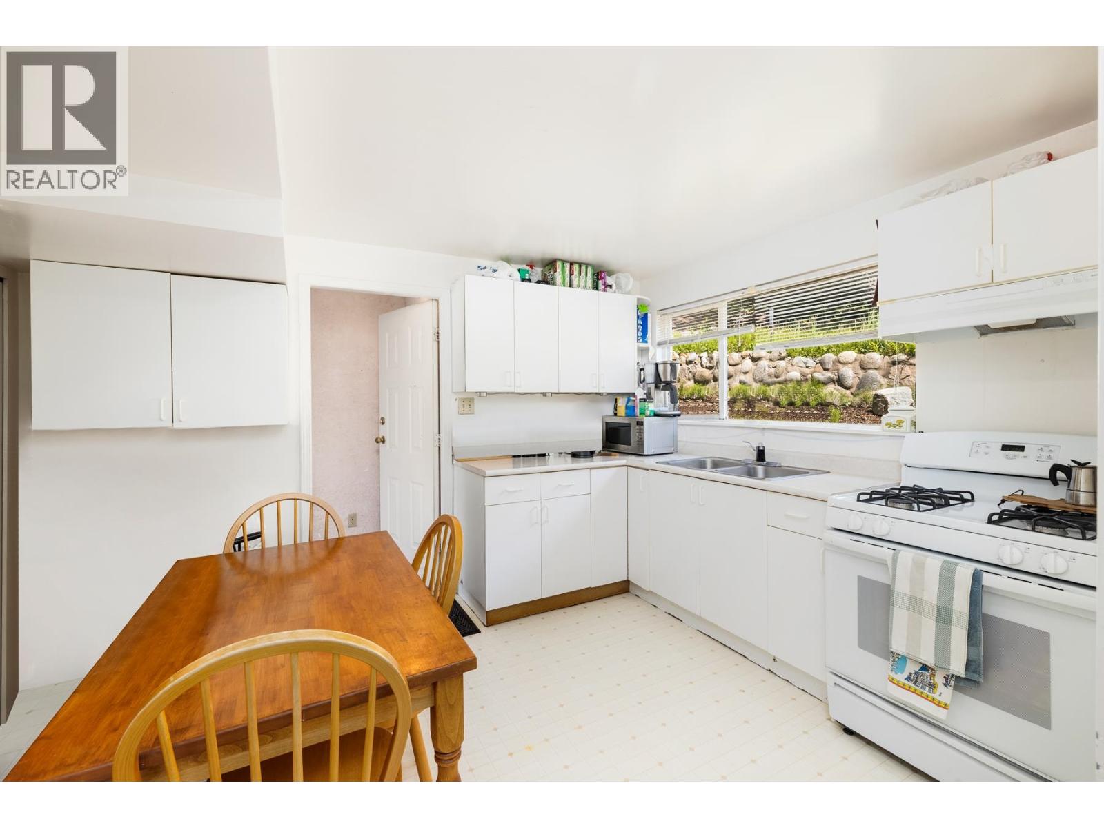 454 Monteray Avenue, North Vancouver, British Columbia  V7N 3G2 - Photo 11 - R3162139