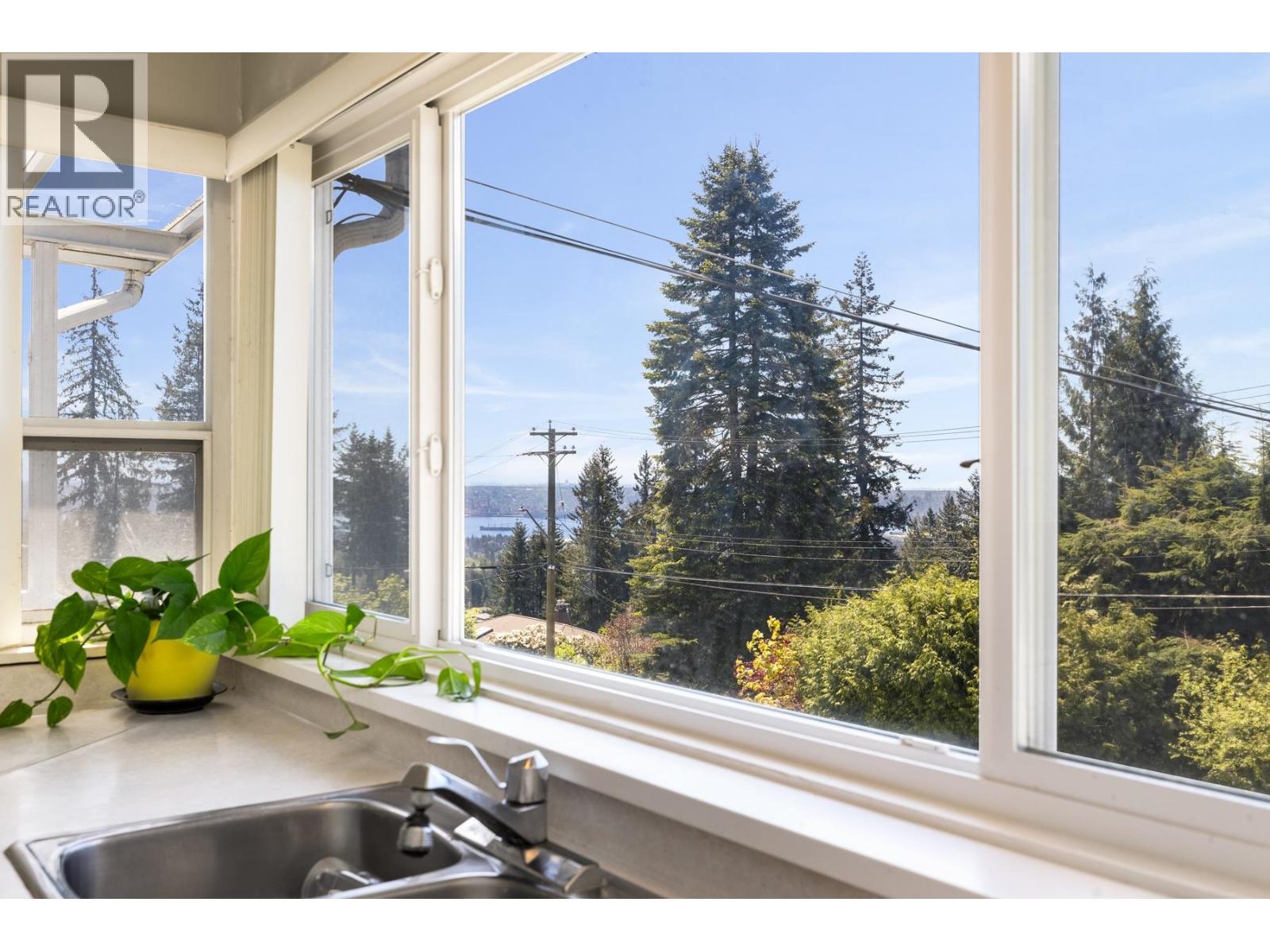 454 Monteray Avenue, North Vancouver, British Columbia  V7N 3G2 - Photo 12 - R3162139