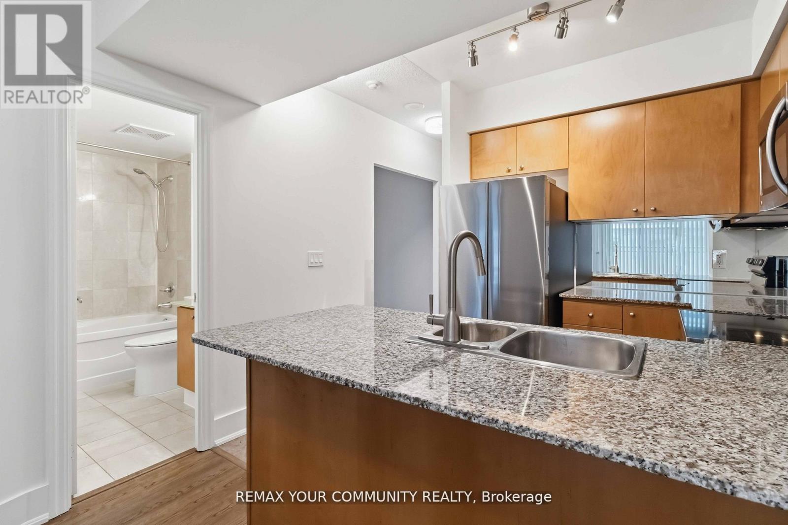 606 - 8 Scollard Street, Toronto, Ontario  M5R 1M2 - Photo 10 - C13754468
