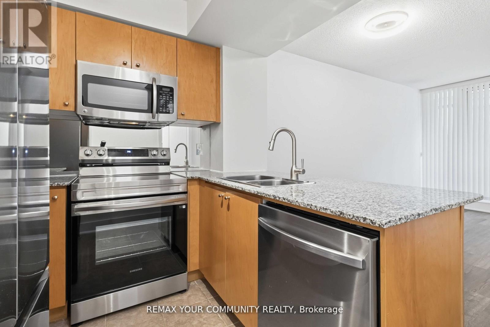 606 - 8 Scollard Street, Toronto, Ontario  M5R 1M2 - Photo 9 - C13754468