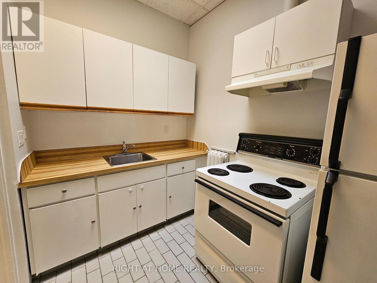 6 - 516 Yonge Street, Toronto, Ontario  M4Y 1X9 - Photo 3 - C13754538