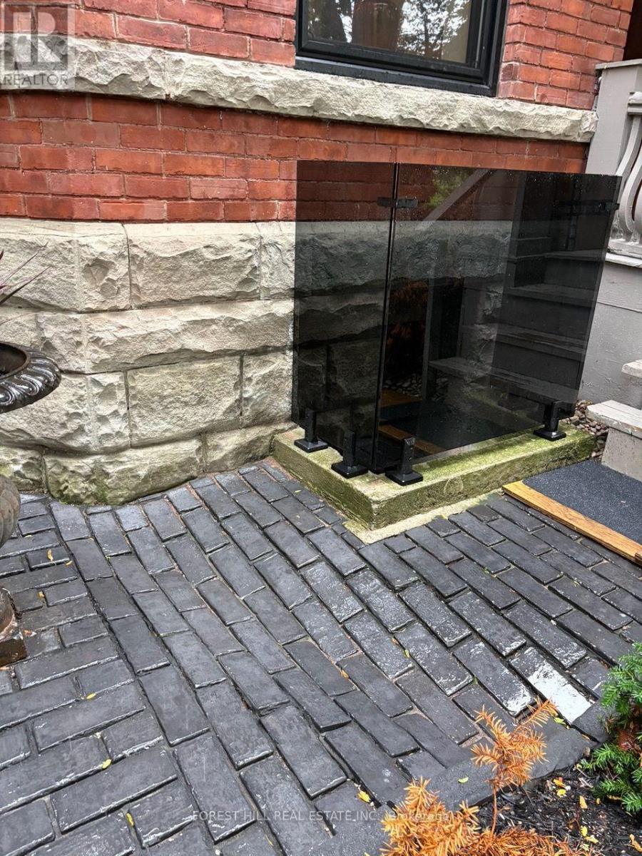 Lower - 77 Brunswick Avenue, Toronto, Ontario  M5S 2L8 - Photo 3 - C13754548