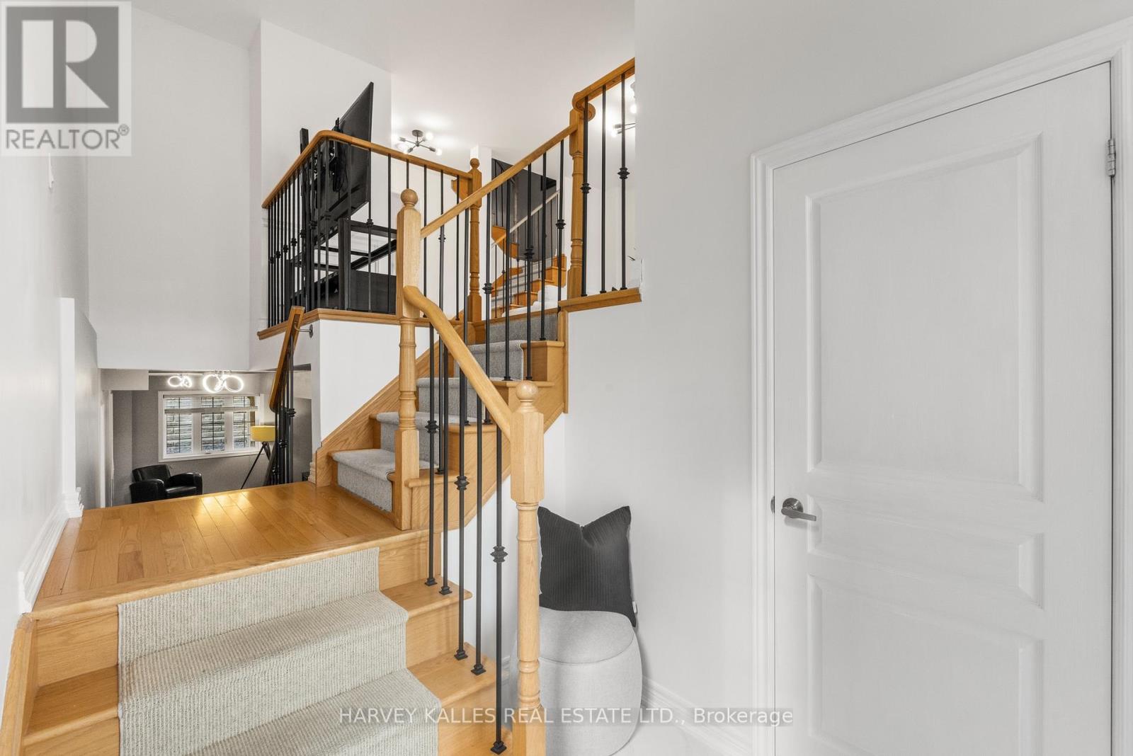 57 Elderbrook Crescent, Vaughan, Ontario L4K 5M5 - Photo 4 - N13754420
