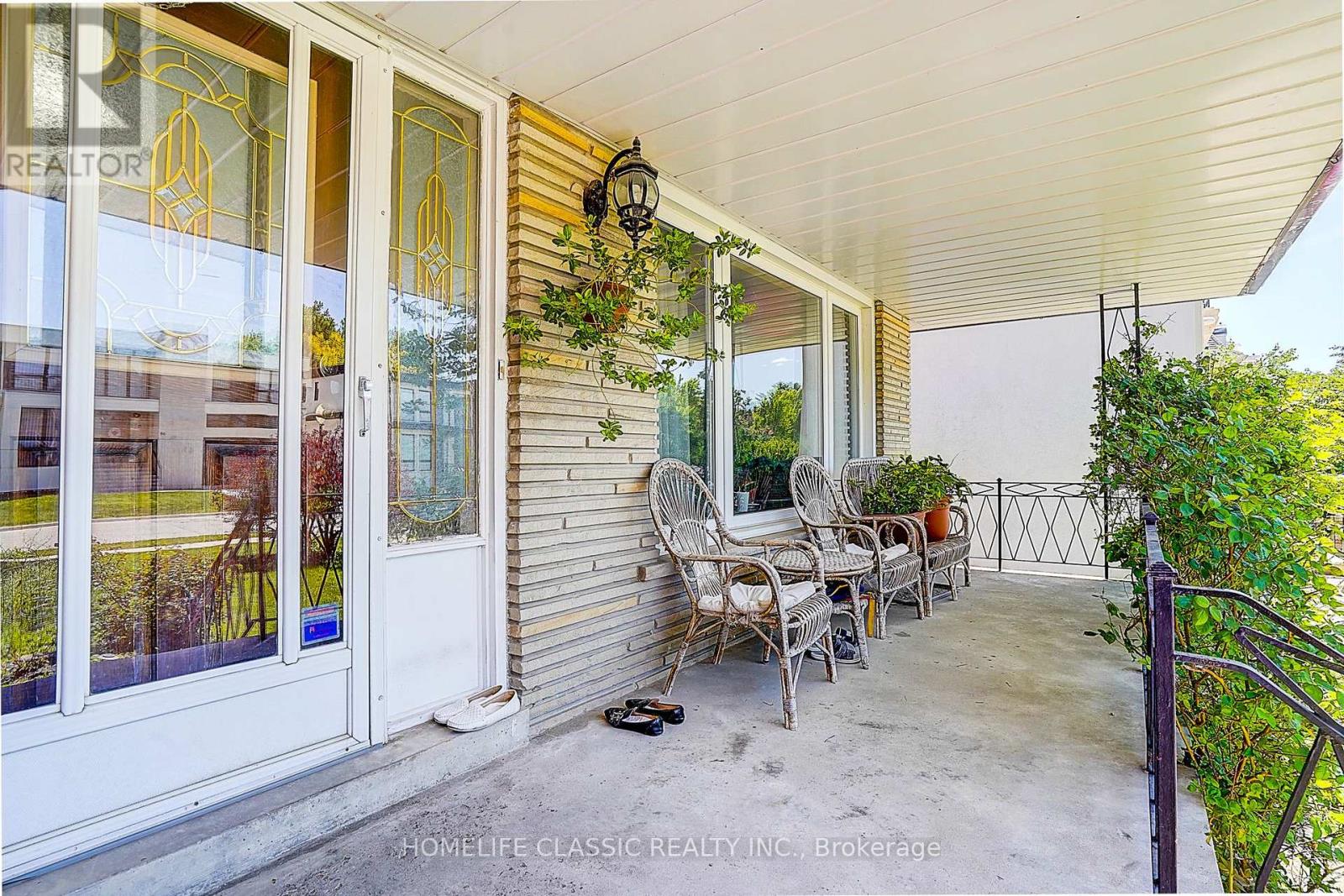 69 Elm Avenue, Richmond Hill, Ontario L4C 6K8 - Photo 4 - N13754432