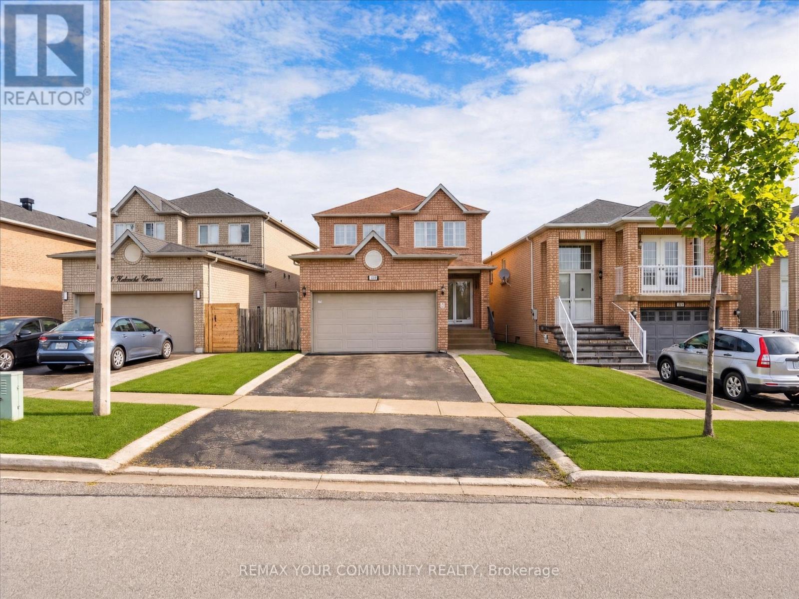 129 Colombo Crescent, Vaughan, Ontario  L6A 2T9 - Photo 2 - N13754516