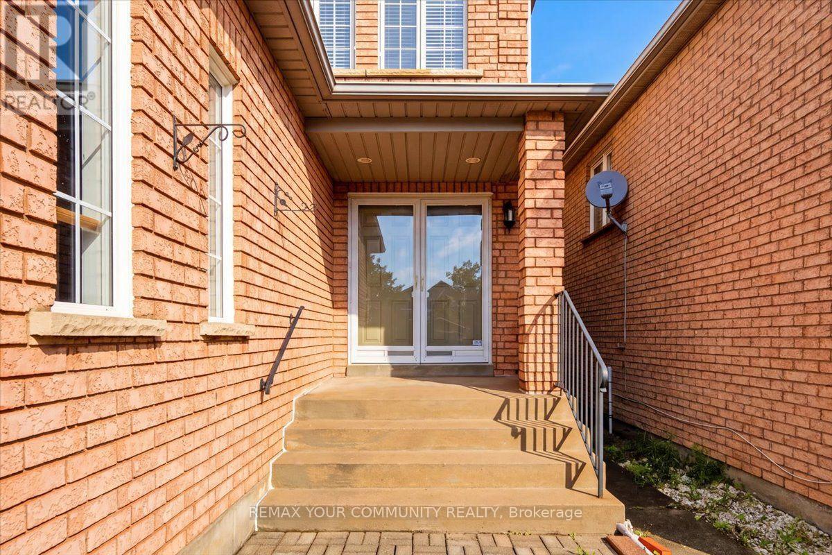 129 Colombo Crescent, Vaughan, Ontario  L6A 2T9 - Photo 4 - N13754516
