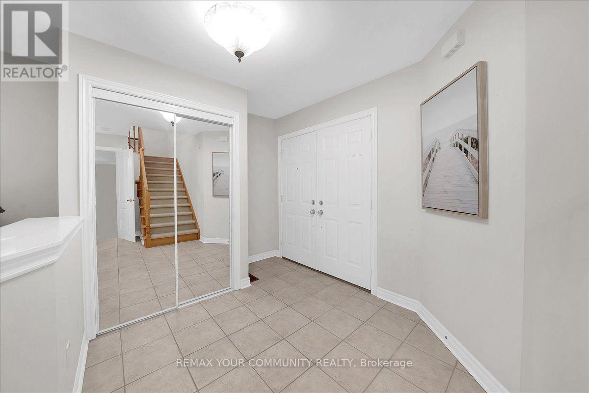 129 Colombo Crescent, Vaughan, Ontario  L6A 2T9 - Photo 5 - N13754516