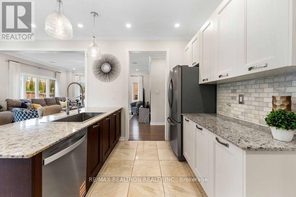 34 Vivian Creek Road, East Gwillimbury, Ontario  L0G 1M0 - Photo 20 - N13754518