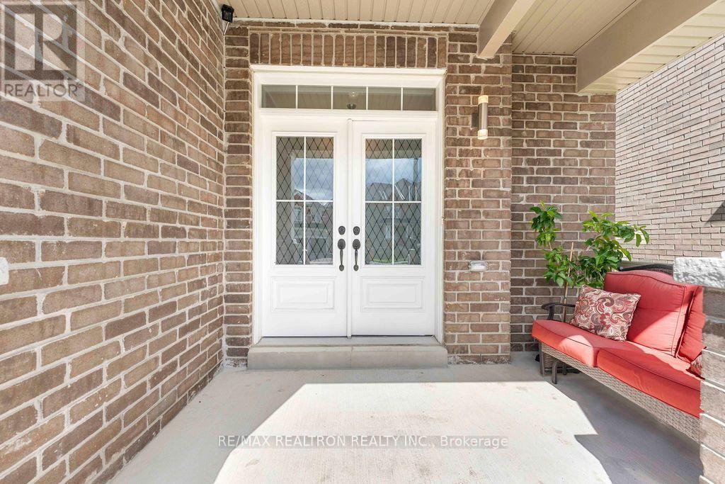 34 Vivian Creek Road, East Gwillimbury, Ontario  L0G 1M0 - Photo 3 - N13754518